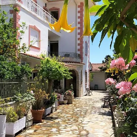 Bianca Triple Balcony Lejlighed